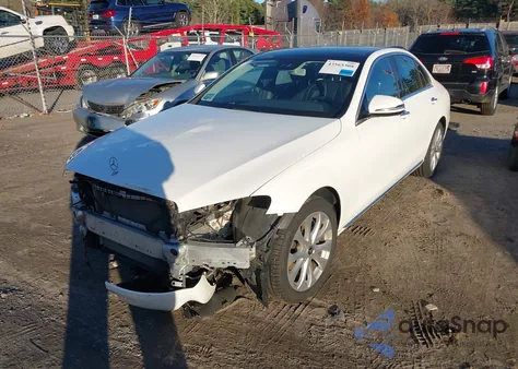 2018 Mercedes-Benz E 300 4Matic z USA, uszkodzony, nr VIN WDDZF4KB4JA354178